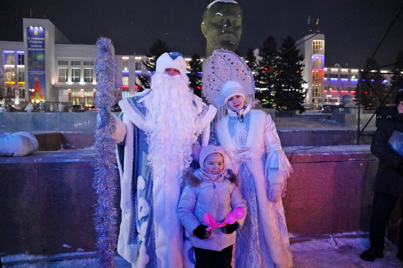 В Улан-Удэ отметят День рождения Деда Мороза! В Улан-Удэ отметят День рождения Деда Мороза!