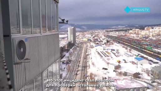 Дети на краю 19-этажки: почему это опасно и кто отвечает за доступ на крышу?