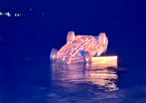 В Бурятии пятеро подростков на иномарке «улетели» прямо в Байкал В Бурятии пятеро подростков на иномарке «улетели» прямо в Байкал