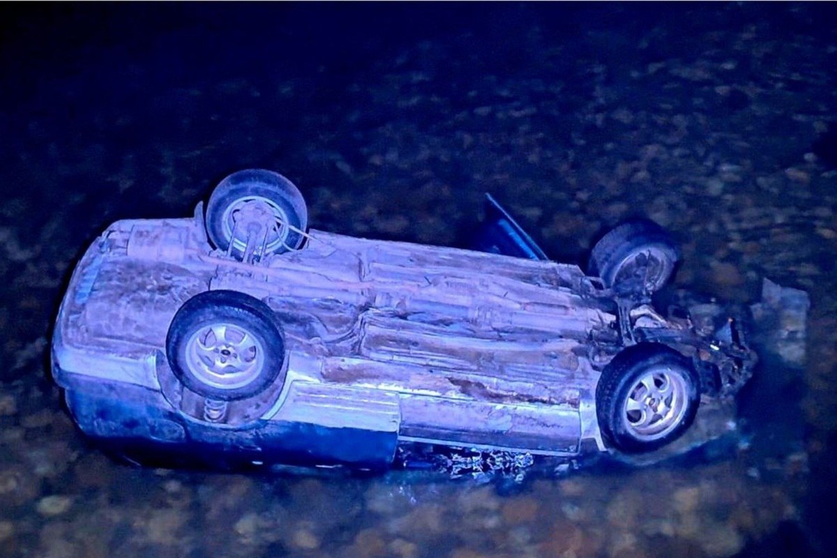 В Бурятии пятеро подростков пострадали после падения автомобиля в Байкал