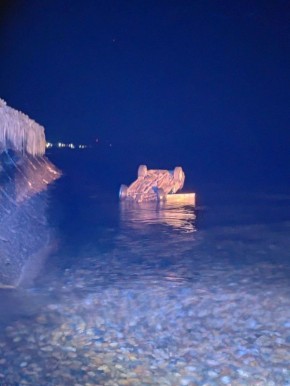 В Бабушкине автомобиль с подростками съехал в Байкал