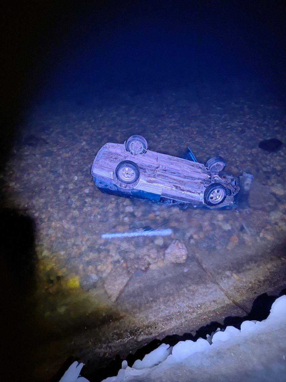 В Бабушкине автомобиль с подростками съехал в Байкал В Бабушкине автомобиль с подростками съехал в Байкал