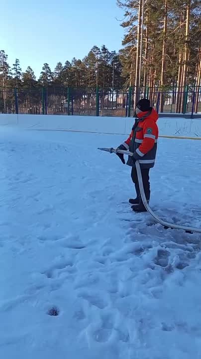 В Улан-Удэ началась заливка катков