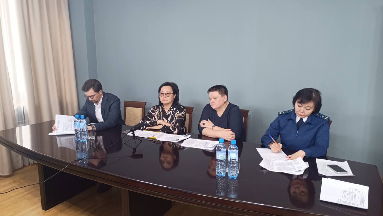 Начальник управления Генпрокуратуры России по ДФО Андрей Мондохонов в ходе рабочей поездки в Республику Бурятия провел прием граждан в г. Кяхта Начальник управления Генпрокуратуры России по ДФО Андрей Мондохонов в ходе рабочей поездки в Республику Бурятия провел прием граждан в г. Кяхта