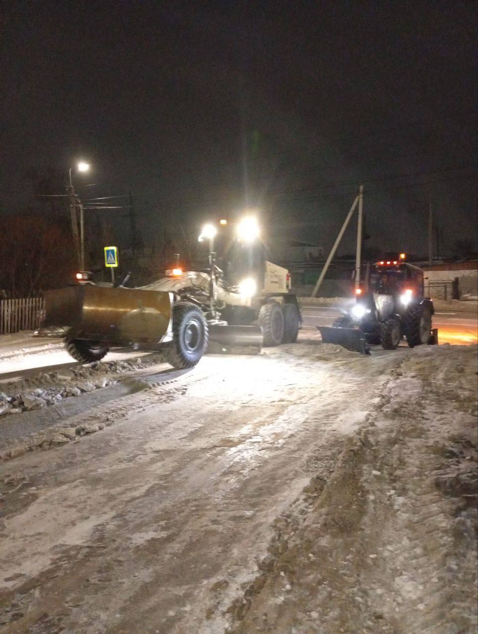 Очистили от «шишек» железнодорожный переезд в мкрн Горького Очистили от «шишек» железнодорожный переезд в мкрн Горького