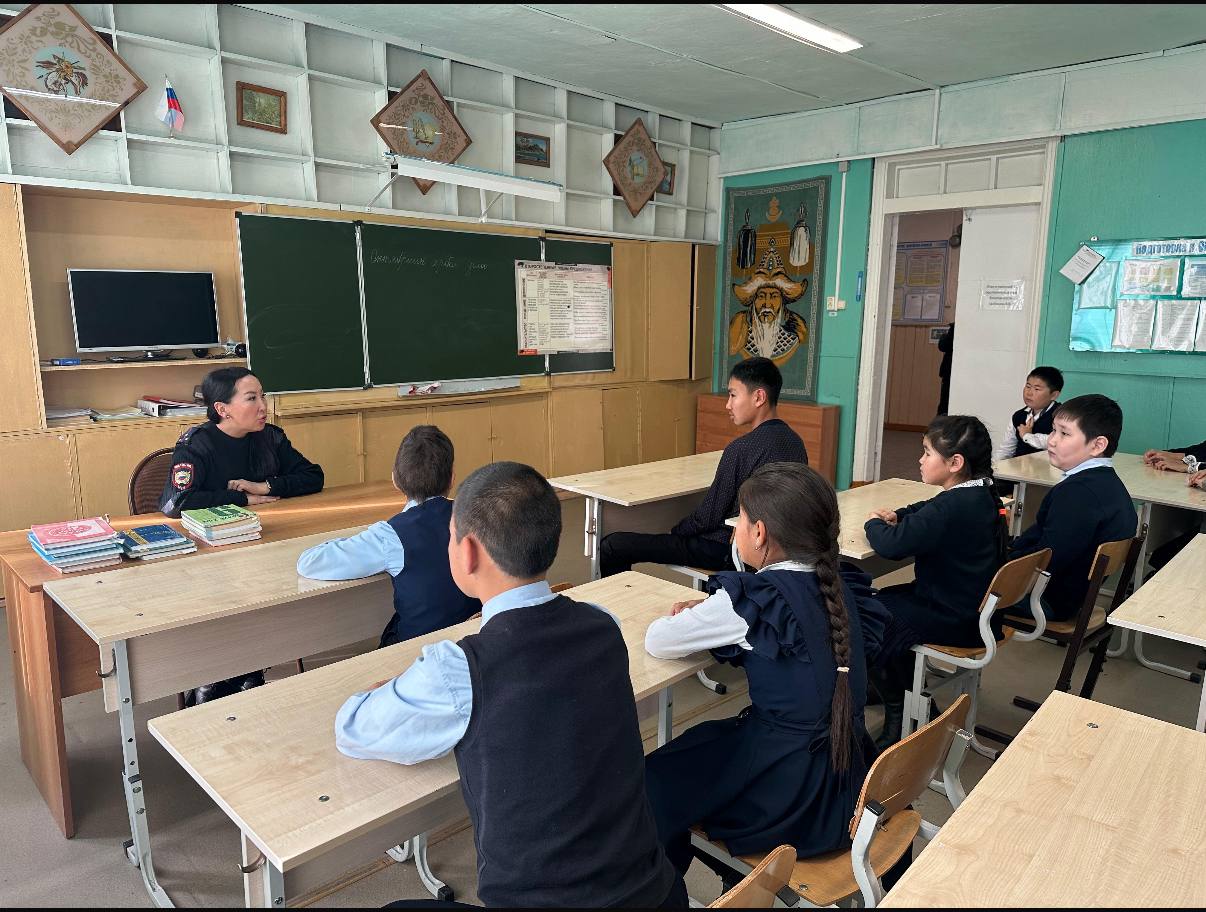 В рамках межведомственной комплексной оперативно-профилактической операции «Чистое поколение — 2025» сотрудники полиции проводят масштабные профилактические мероприятия в образовательных организациях республики В рамках межведомственной комплексной оперативно-профилактической операции «Чистое поколение — 2025» сотрудники полиции проводят масштабные профилактические мероприятия в образовательных организациях республики