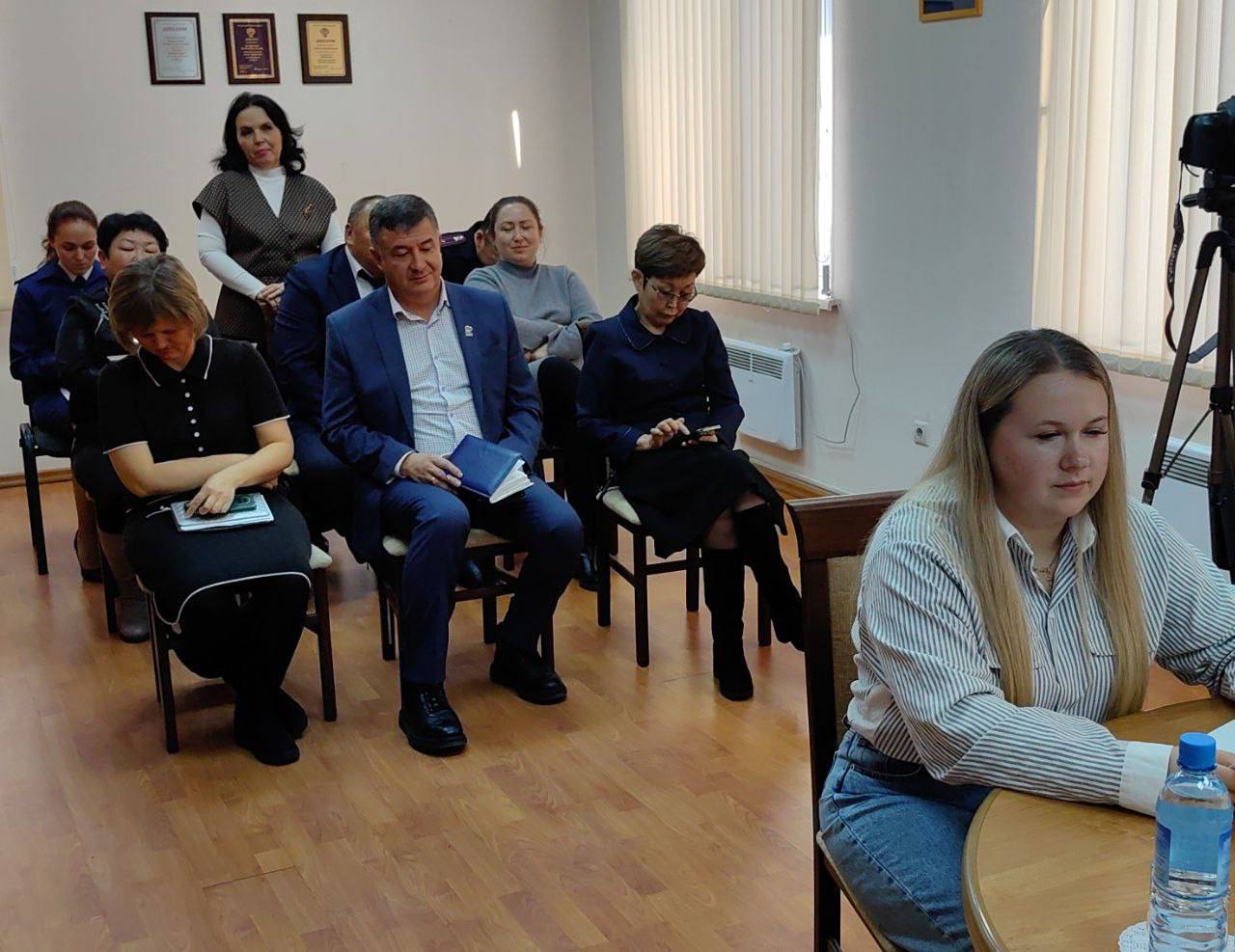 Начальник управления Генпрокуратуры России по ДФО Андрей Мондохонов в ходе рабочей поездки в Республику Бурятия провел прием граждан в г. Кяхта Начальник управления Генпрокуратуры России по ДФО Андрей Мондохонов в ходе рабочей поездки в Республику Бурятия провел прием граждан в г. Кяхта