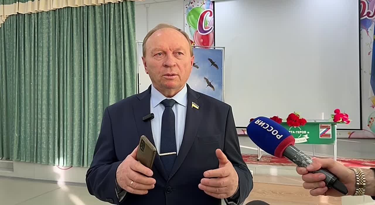 Бэшрэй аймагай Окино-Ключи hууринай дунда hургуули “Геройн паарта” гэhэн бхэроссин болбосоролой тсэлдэ оролсобо