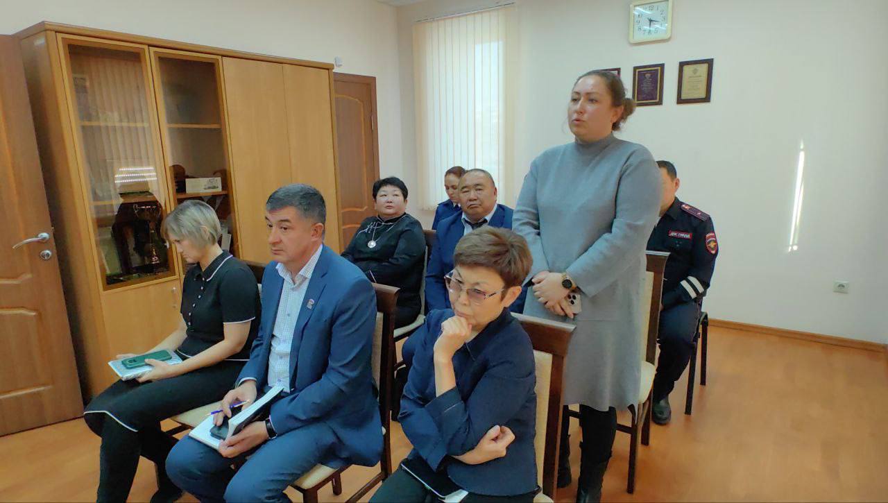 Начальник управления Генпрокуратуры России по ДФО Андрей Мондохонов встретился с семьями погибших участников СВО Начальник управления Генпрокуратуры России по ДФО Андрей Мондохонов встретился с семьями погибших участников СВО