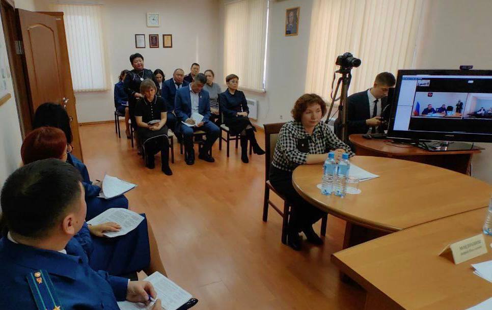 Начальник управления Генпрокуратуры России по ДФО Андрей Мондохонов встретился с семьями погибших участников СВО Начальник управления Генпрокуратуры России по ДФО Андрей Мондохонов встретился с семьями погибших участников СВО