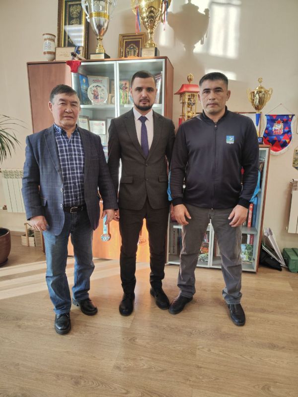 Встретились с новоизбранным руководителем федерации национальной борьбы Республики Бурятия «Бухэ барилдаан» — Зоригто Бадмаевичем Цырендондоповым