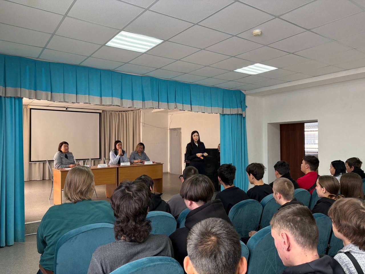 Полиция провела комплекс профилактических встреч с учащимися Гусиноозёрска Полиция провела комплекс профилактических встреч с учащимися Гусиноозёрска
