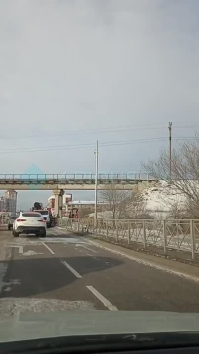 Нам пишут: светофор устанавливают на аварийном перекрестке на Мокрова