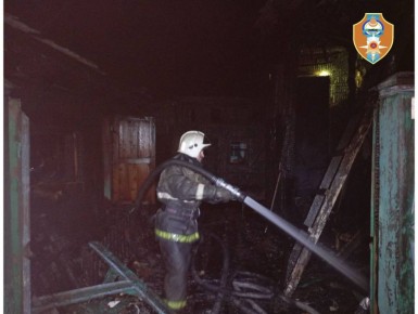 Пожарные спасли мужчину.. Пожар произошёл сегодня ночью в посёлке Усть-Баргузин