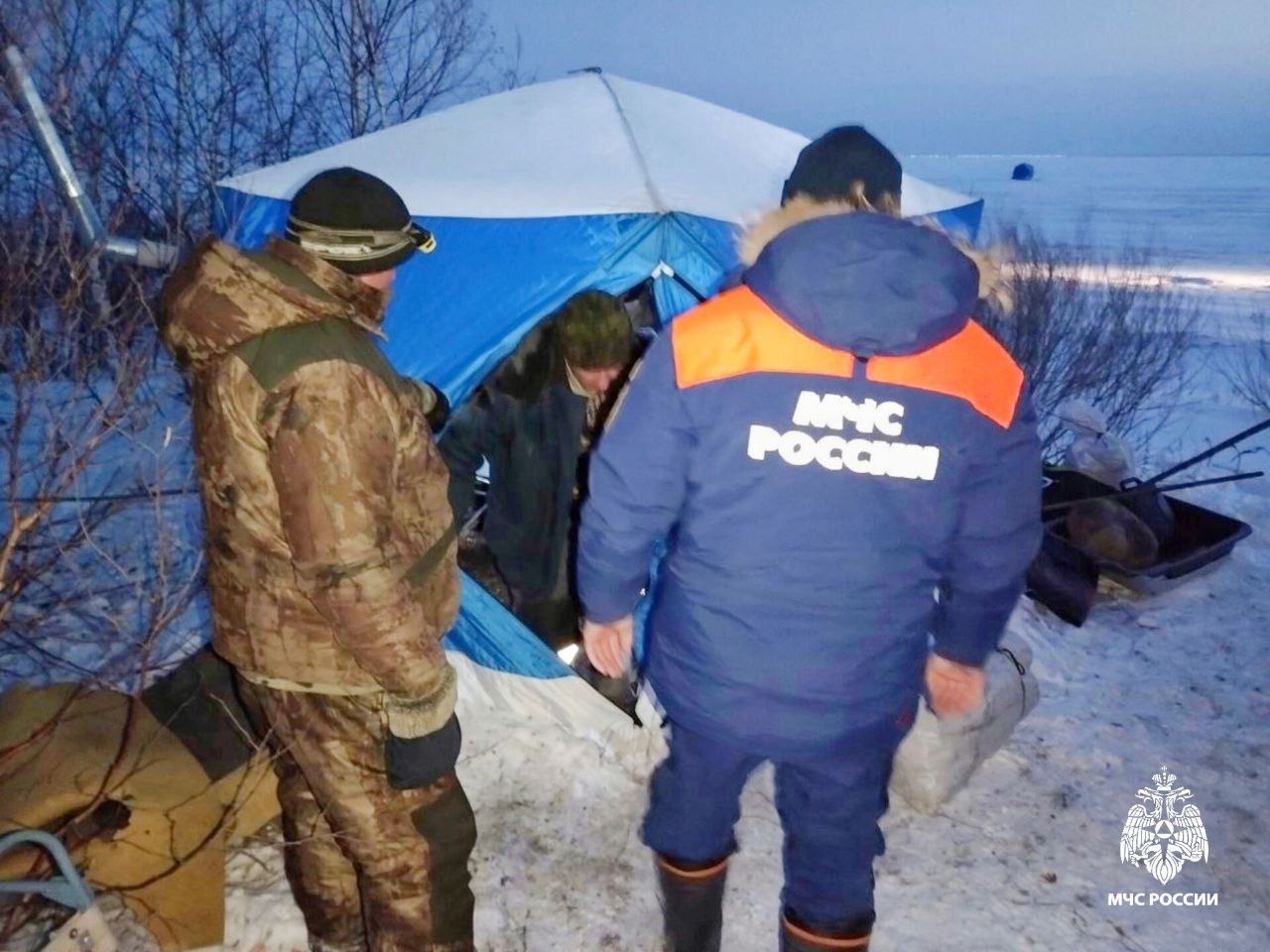 На озере в Бурятии спасли 47-летнего рыбака