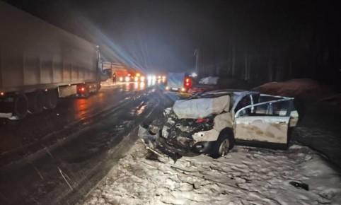 Трое пострадали в кошмарном ДТП с большегрузом в Приангарье
