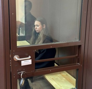 Стюардесса «Уральских авиалиний» получила семь колонии за оскорбления военных