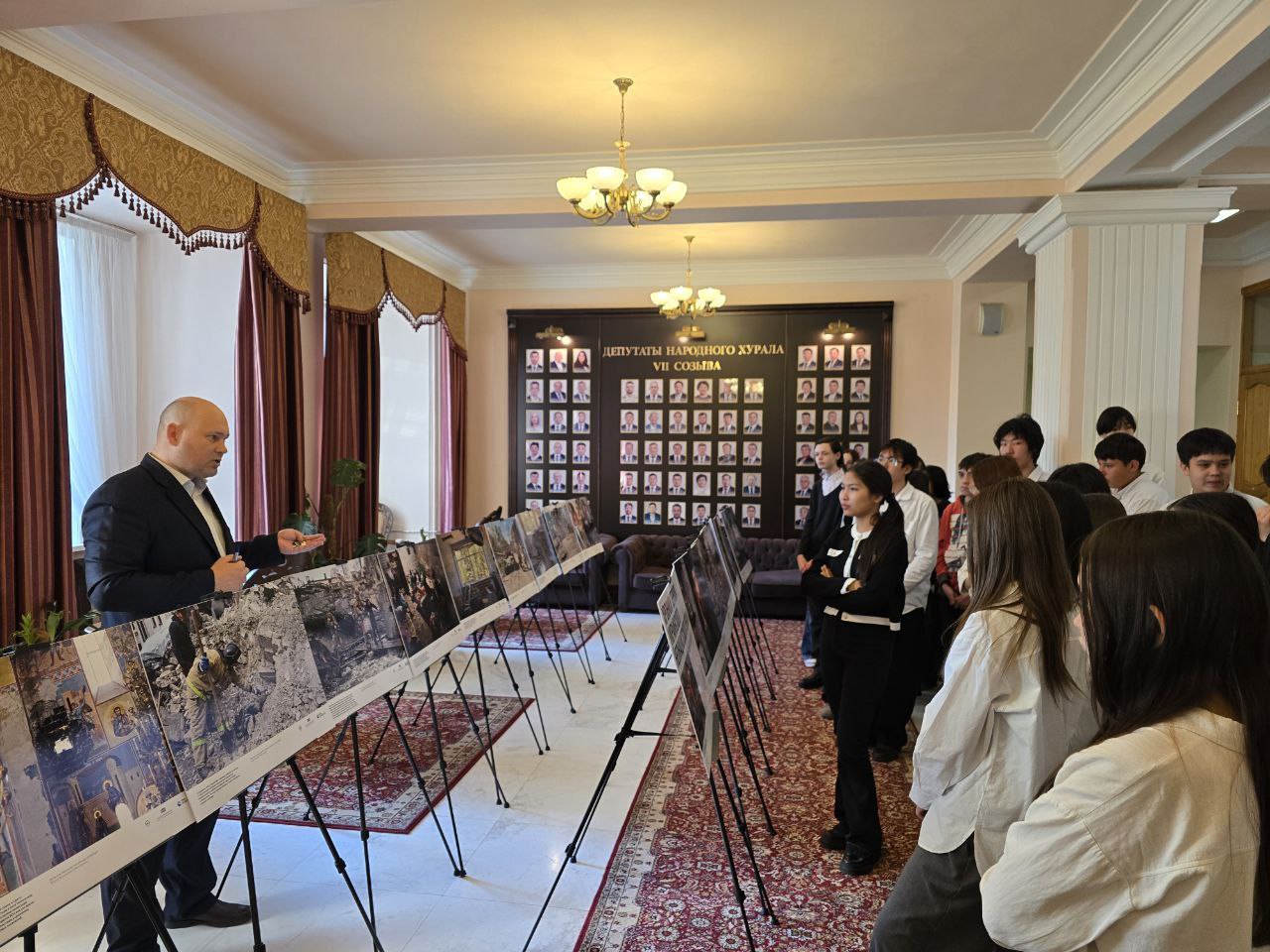 Урок обществознания в стенах Народного Хурала Урок обществознания в стенах Народного Хурала