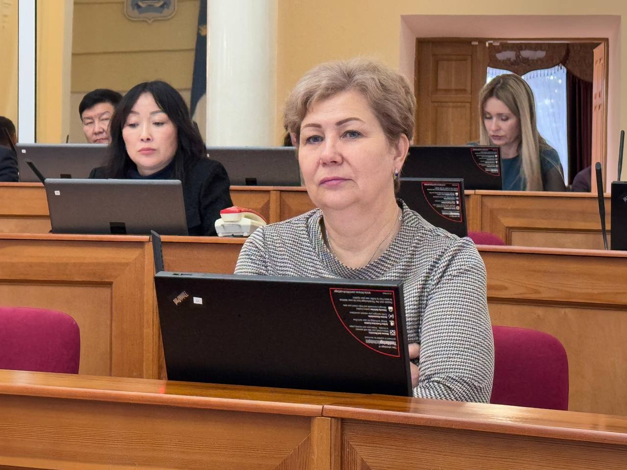 Комитет Народного Хурала по межрегиональным связям, национальным вопросам, молодежной политике, общественным и религиозным объединениям под председательством Виталия Лыгденова обсудил сегодня на заседании 18 вопросов... Комитет Народного Хурала по межрегиональным связям, национальным вопросам, молодежной политике, общественным и религиозным объединениям под председательством Виталия Лыгденова обсудил сегодня на заседании 18 вопросов...