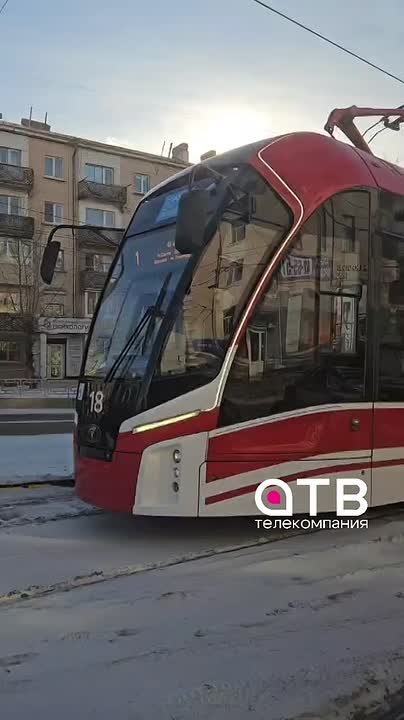 #АТВпишут Трамваи встали, люди идут пешком