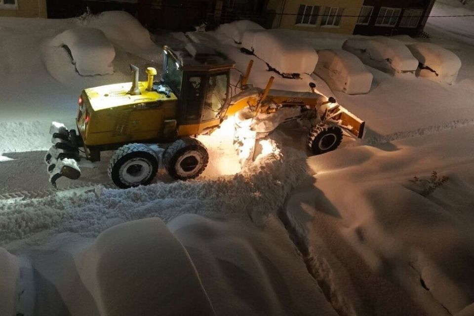 Снегопад парализовал жизнь в Северобайкальске: отменены автобусы, школьники переведены на «дистант»