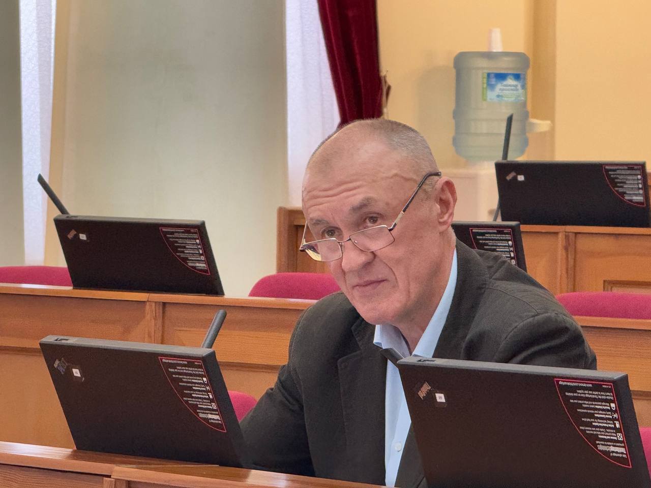 Комитет Народного Хурала по межрегиональным связям, национальным вопросам, молодежной политике, общественным и религиозным объединениям под председательством Виталия Лыгденова обсудил сегодня на заседании 18 вопросов... Комитет Народного Хурала по межрегиональным связям, национальным вопросам, молодежной политике, общественным и религиозным объединениям под председательством Виталия Лыгденова обсудил сегодня на заседании 18 вопросов...