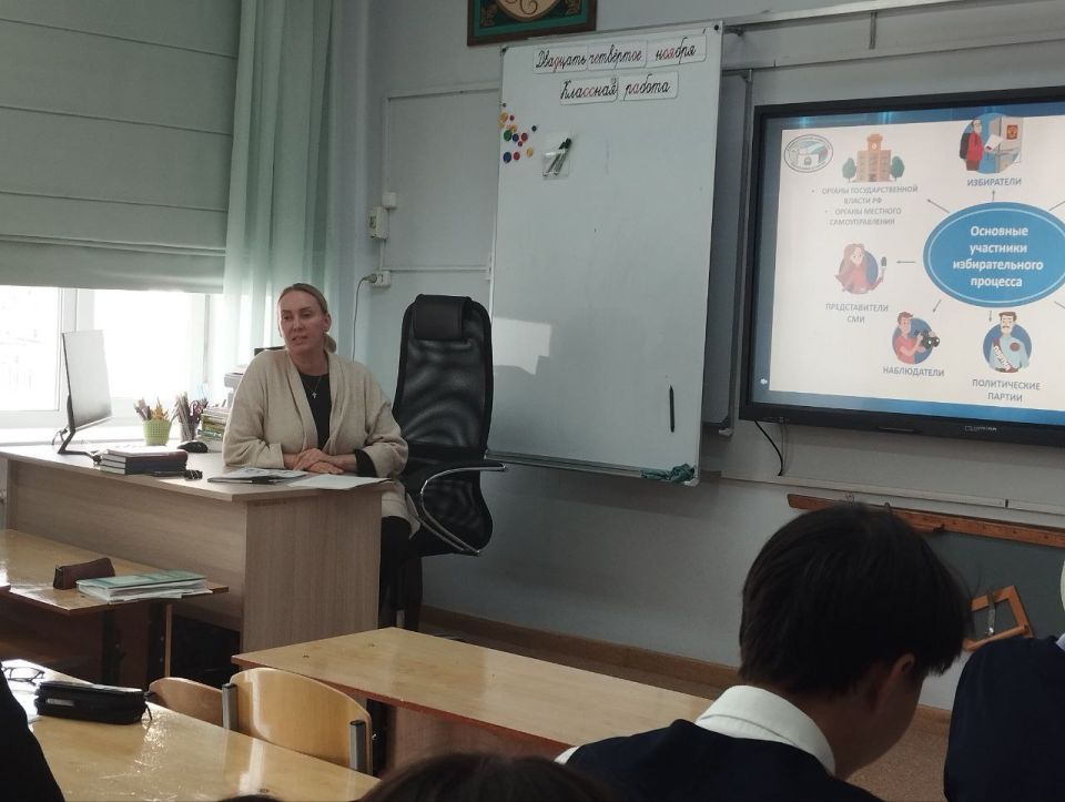 Члены Избирательной комиссии Республики Бурятия и сотрудники аппарата Комиссии продолжают просветительскую работу с будущими избирателями