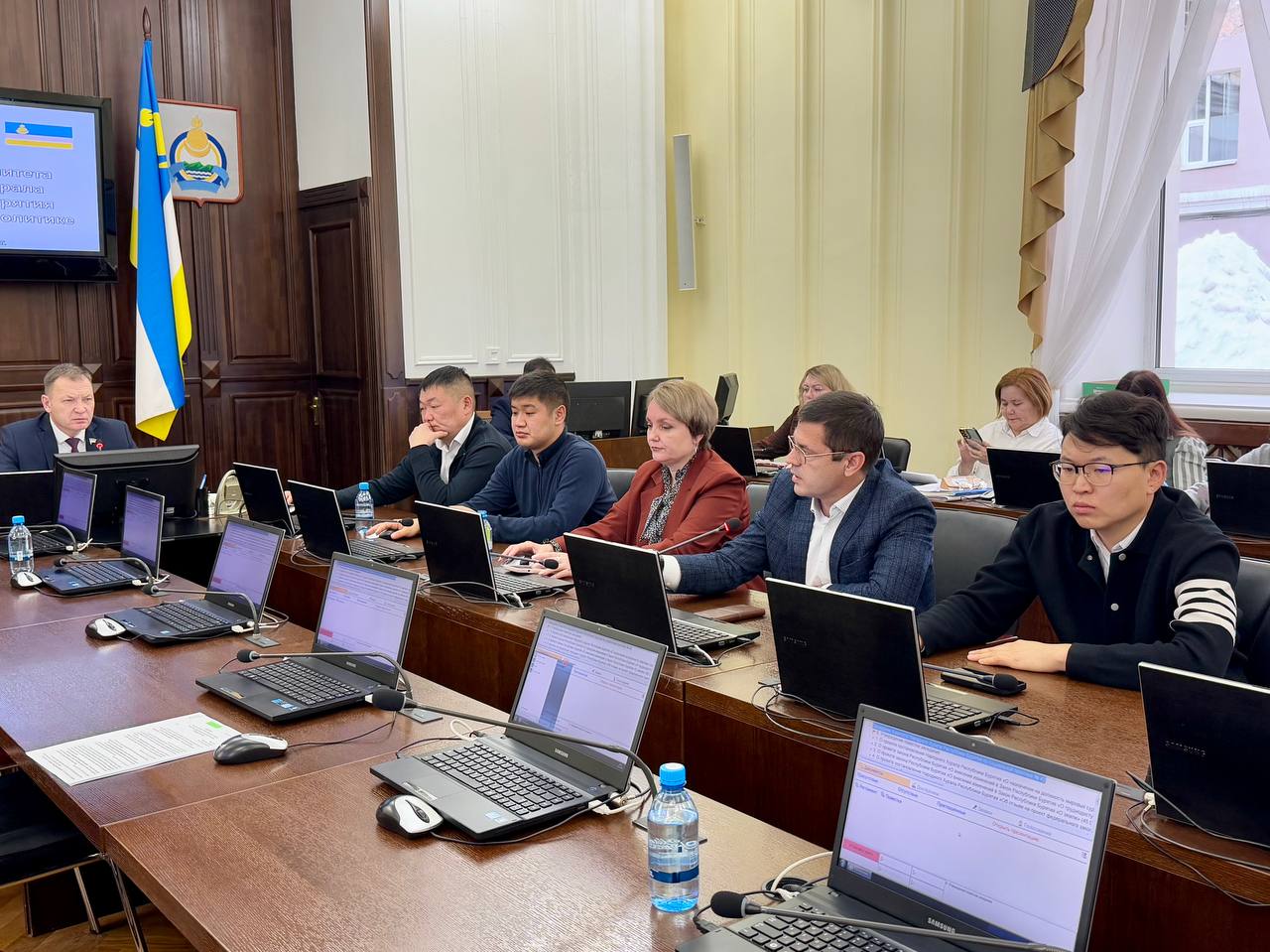 Сегодня под председательством Игоря Марковца состоялось заседание Комитета Народного Хурала по социальной политике, на котором были рассмотрены 17 вопросов предстоящей 11 декабря сессии республиканского парламента, включая... Сегодня под председательством Игоря Марковца состоялось заседание Комитета Народного Хурала по социальной политике, на котором были рассмотрены 17 вопросов предстоящей 11 декабря сессии республиканского парламента, включая...