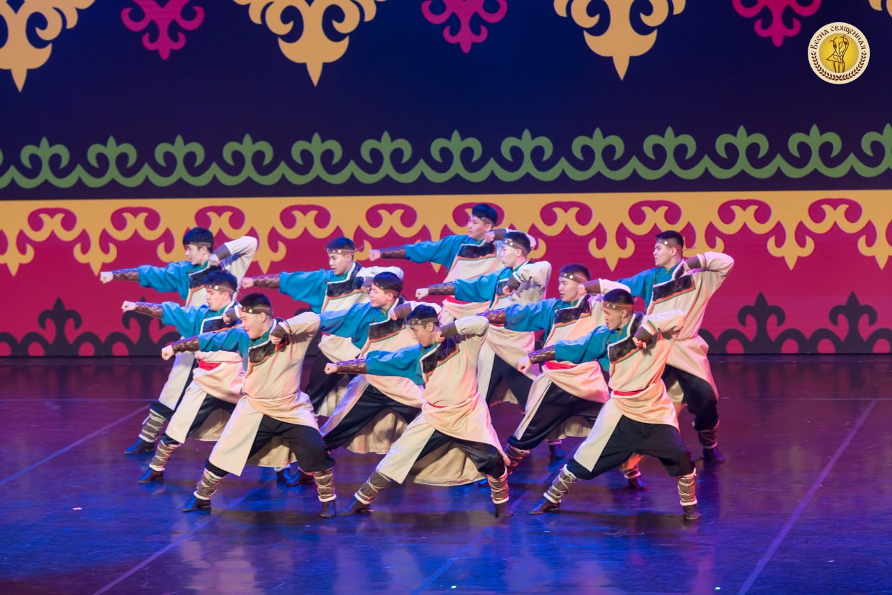 Народный ансамбль из Бурятии триумфально завоевал Гран-при престижной национальной премии! Народный ансамбль из Бурятии триумфально завоевал Гран-при престижной национальной премии!