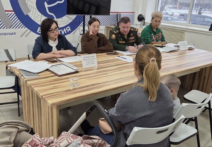 Жене участника СВО сократят рабочий день