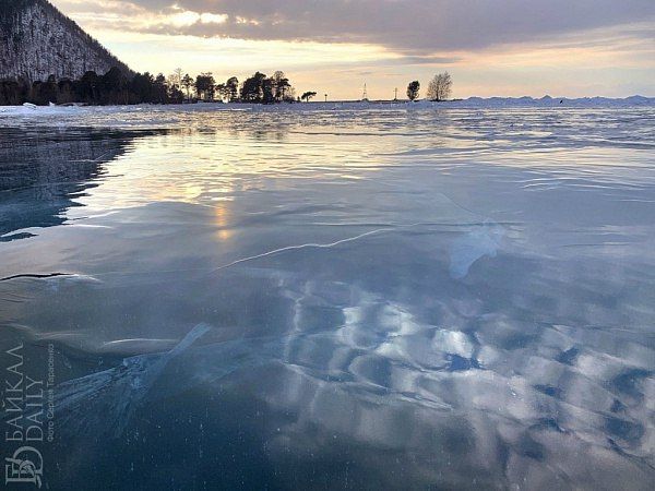 Паблик «похоронил» девушку, попившую воду из Байкала