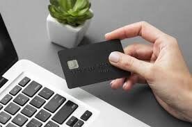 Как долги могут привести к блокировке банковской карты: важные нюансы