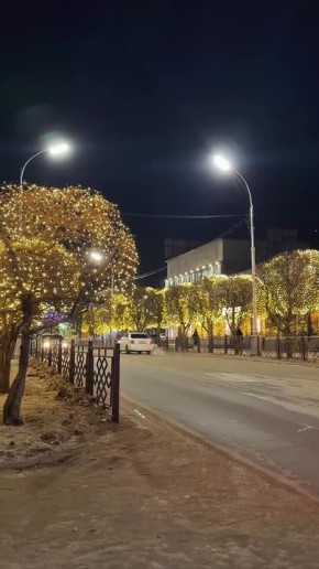 Доброе утро, горожане!. Улан-Удэ преображается к самому волшебному празднику года – на улицах появляются огни, создавая предновогоднюю зимнюю атмосферу