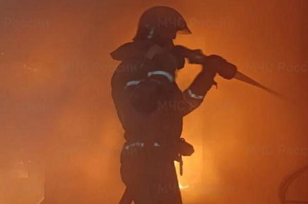 В Улан-Удэ горел магазин. Пламя охватило строение накануне в Солдатском