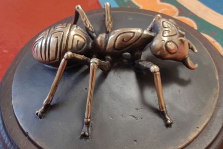 Хамбо лама в Бурятии представил новый буддийский символ — образ муравья из Шарагола