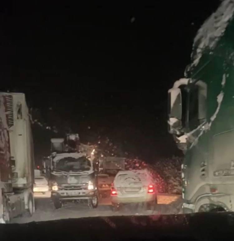 85 километров пробки в лютый мороз: тысячи автомобилей застряли на трассе «Байкал» 85 километров пробки в лютый мороз: тысячи автомобилей застряли на трассе «Байкал»