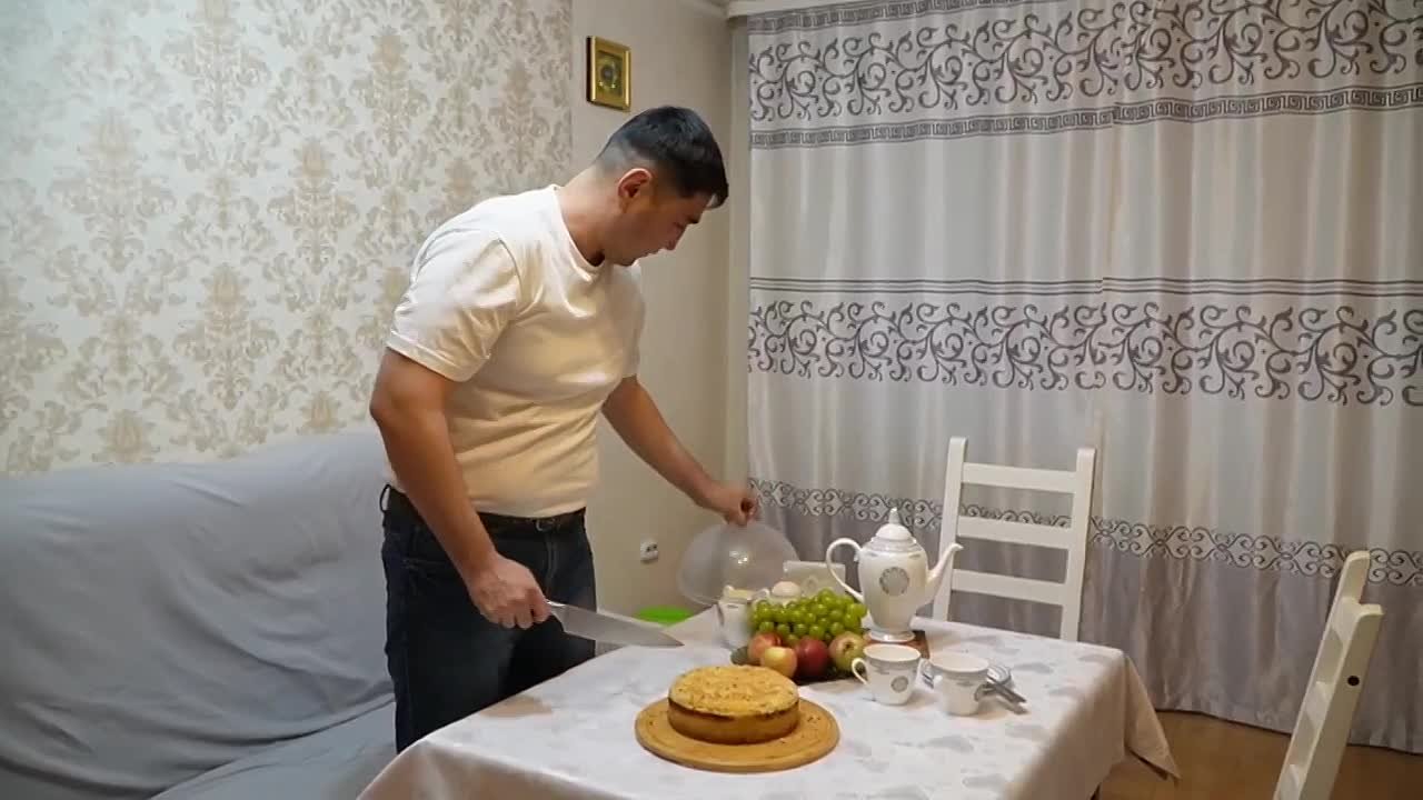 История бурятского хирурга в новом выпуске «Соседей»