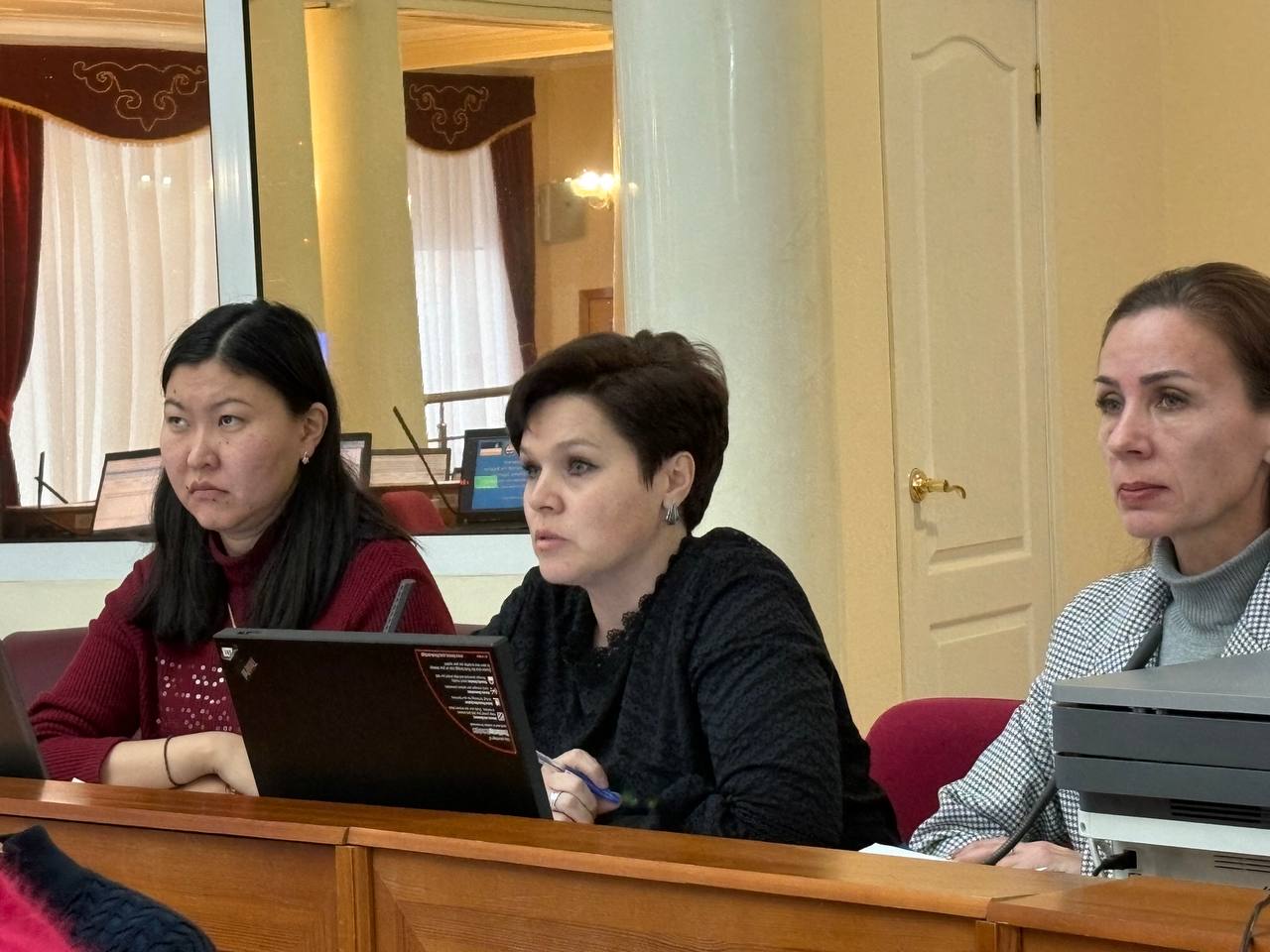 Парламентарии поддержали ряд изменений в постановления Правительства Республики Бурятия, утверждающих госпрограммы РБ. В том числе была представлена ГП «Развитие транспорта, энергетики и дорожного хозяйства РБ» Парламентарии поддержали ряд изменений в постановления Правительства Республики Бурятия, утверждающих госпрограммы РБ. В том числе была представлена ГП «Развитие транспорта, энергетики и дорожного хозяйства РБ»