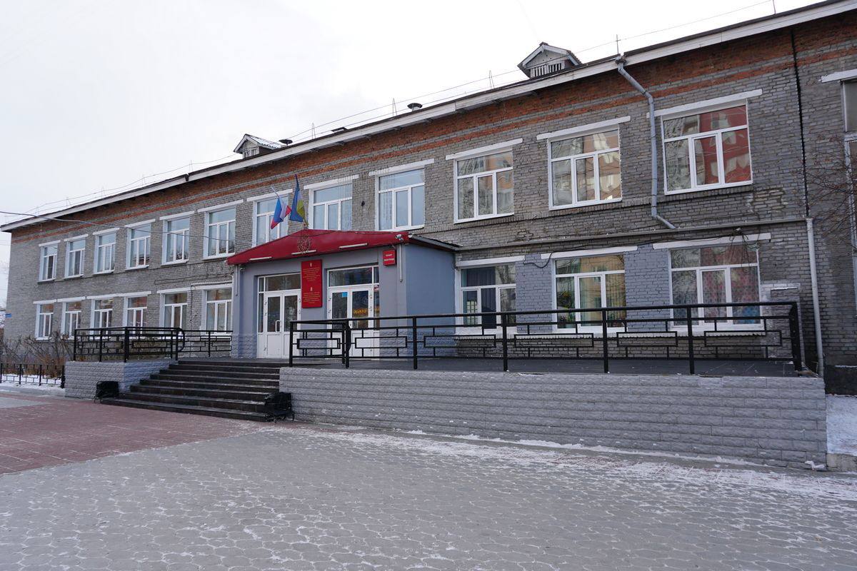 В школе Улан-Удэ обнаружили трещину в стене