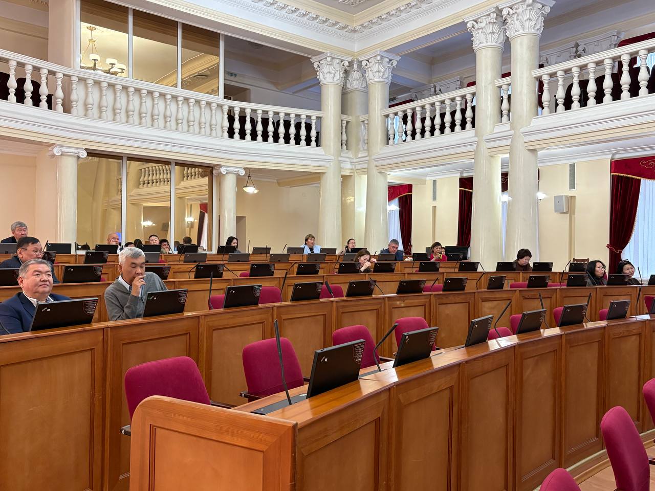 Парламентарии поддержали ряд изменений в постановления Правительства Республики Бурятия, утверждающих госпрограммы РБ. В том числе была представлена ГП «Развитие транспорта, энергетики и дорожного хозяйства РБ» Парламентарии поддержали ряд изменений в постановления Правительства Республики Бурятия, утверждающих госпрограммы РБ. В том числе была представлена ГП «Развитие транспорта, энергетики и дорожного хозяйства РБ»