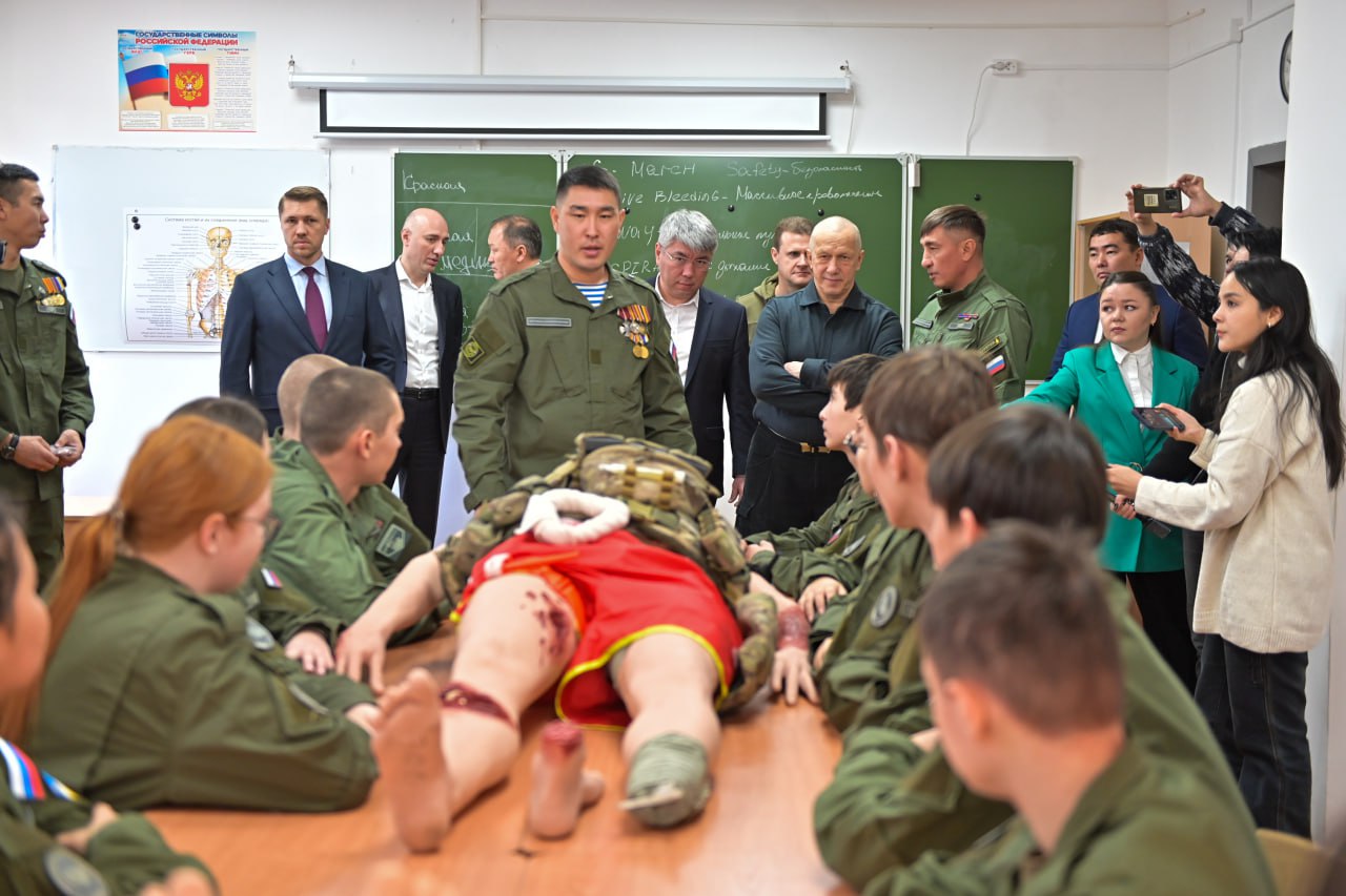 Юрий Трутнев посетил филиал Центра «ВОИН» в Бурятии Юрий Трутнев посетил филиал Центра «ВОИН» в Бурятии