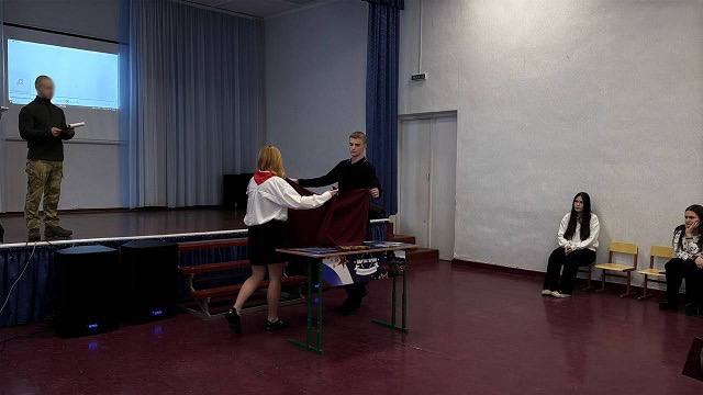 В ЛНР открыли Парту Героя в честь бойца из Бурятии, погибшего в ходе спецоперации В ЛНР открыли Парту Героя в честь бойца из Бурятии, погибшего в ходе спецоперации