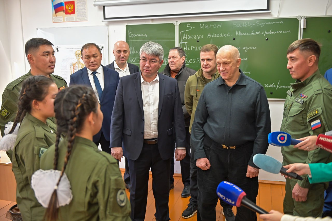 Юрий Трутнев посетил филиал Центра «ВОИН» в Бурятии Юрий Трутнев посетил филиал Центра «ВОИН» в Бурятии