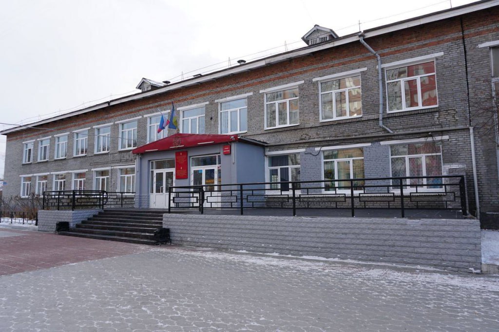 В здании престижной улан-удэнской гимназии №14 обнаружили трещину