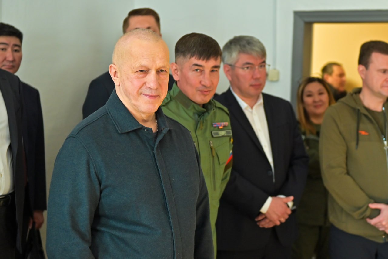 Юрий Трутнев посетил филиал Центра «ВОИН» в Бурятии Юрий Трутнев посетил филиал Центра «ВОИН» в Бурятии