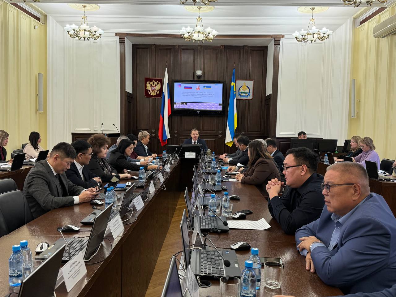 Сегодня в Народном Хурале республики обсудили защиту прав граждан с инвалидностью, в частности, по обеспечению их доступной средой Сегодня в Народном Хурале республики обсудили защиту прав граждан с инвалидностью, в частности, по обеспечению их доступной средой