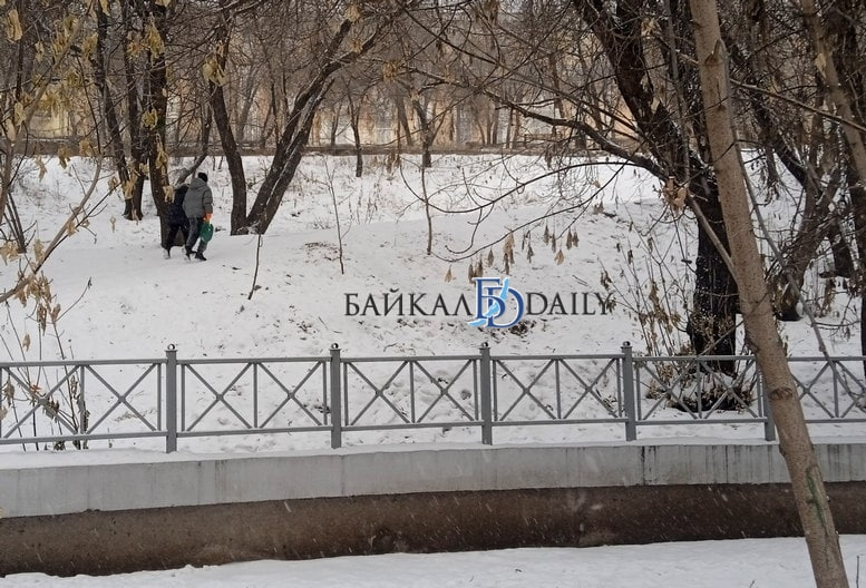 В улан-удэнском парке «Мемориал Победы» детей просят не кататься на склонах В улан-удэнском парке «Мемориал Победы» детей просят не кататься на склонах