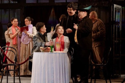 Два состава, итальянский язык и живая собака: чем удивила «Богема» в Бурятском оперном