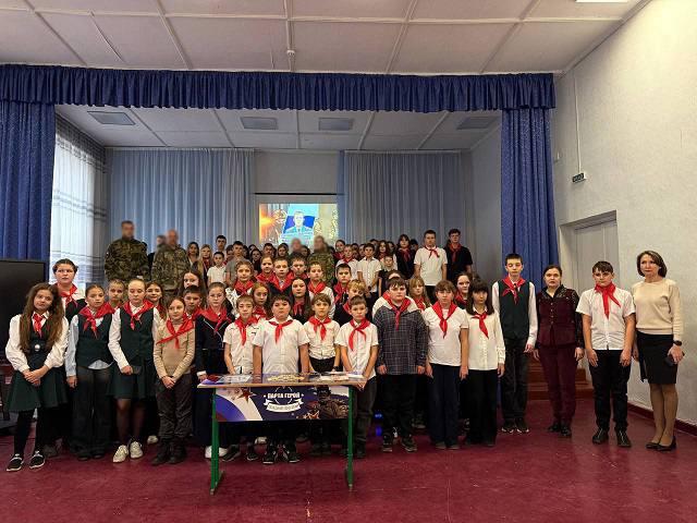 В ЛНР открыли Парту Героя в честь бойца из Бурятии, погибшего в ходе спецоперации В ЛНР открыли Парту Героя в честь бойца из Бурятии, погибшего в ходе спецоперации