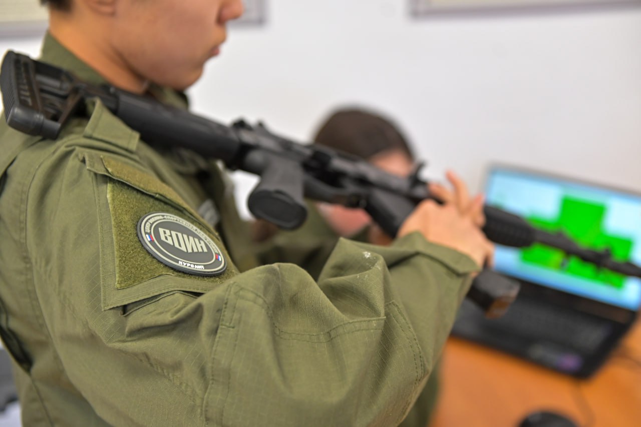 Юрий Трутнев посетил филиал Центра «ВОИН» в Улан-Удэ Юрий Трутнев посетил филиал Центра «ВОИН» в Улан-Удэ